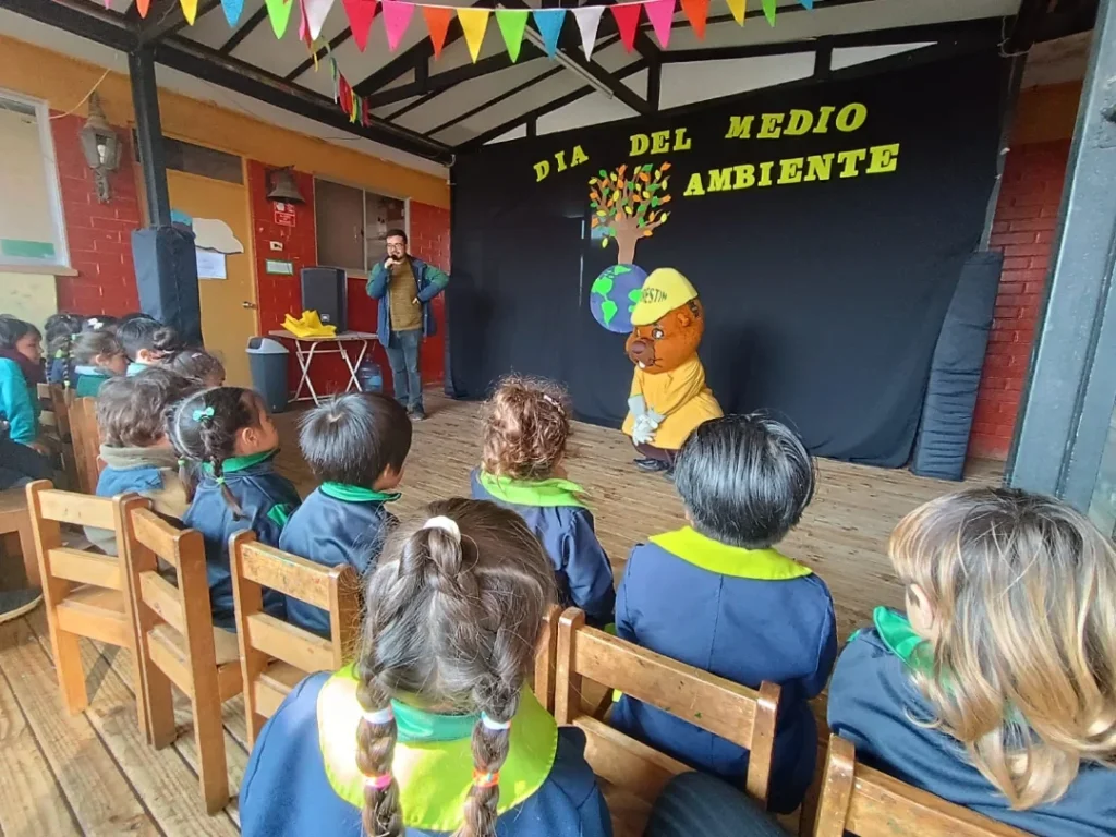 Junto a nuestro querido amigo, el coipo Forestín celebramos el día del medio ambiente.